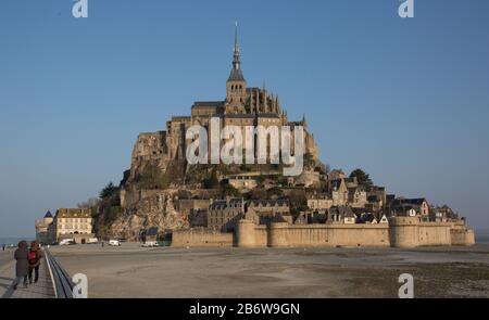 Mont-Saint-Michel, Klosterberg, Abteifelsen Von Süden Foto Stock