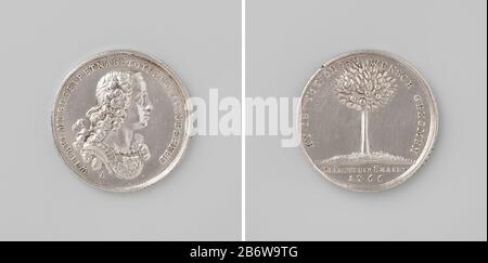 Inhuldiging van Willem V, prins van Oranje-Nassau, als erfelijk stadhouder van de Nederlanden Zilveren panning. Voorzijde: Borststuk jongeman binnen omschrift. Keerzijde: Bloeiende oranjeboom binnen omschrift; afsnede: Opschrift fabbricante : Eise AndelesPlaats fabbricazione: Leeuwarden dating: 1766 Materiale: Zilver Techniek: Slaan dimensioni: D 3,6 cm. × g 17,45 gr Data: 1766-03-08 - 1766-03-08Wie: Willem V (prins van Oranje-Nassau) Foto Stock