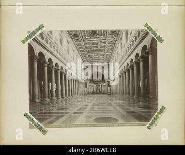 Interieur van de Basiliek van Sint-Paulus buiten de Muren in Rome interno della Basilica di S Paolo sulla Via Ostiense restaurata dal Poletti Roma (titel op object) Parte dell'album con cui esaminare le registrazioni: Condizioni nelle città italiane e kunstwerken. Produttore : fotografo: Anonymous place manufactured: Basilica di San Paolo fuori Le Mura Data: CA. 1860 - ca. 1900 caratteristiche Fisiche: Albume materiale di stampa: Carta Tecnica: Albume dimensioni di stampa: Foto: H 188 mm × W 252 mm Oggetto: Interno del churchcolonnade Foto Stock