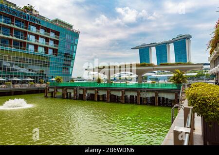 Singapore, SINGAPORE - CIRCA SETTEMBRE 2017: Vista sulla Marina Bay a Singapore. Foto Stock