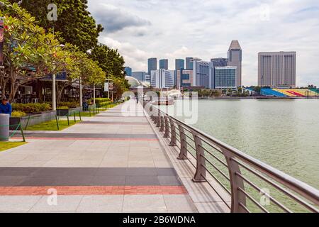 Singapore, SINGAPORE - CIRCA SETTEMBRE 2017: Vista sulla Marina Bay a Singapore. Foto Stock