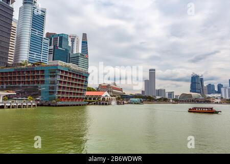 Singapore, SINGAPORE - CIRCA SETTEMBRE 2017: Vista sulla Marina Bay a Singapore. Foto Stock