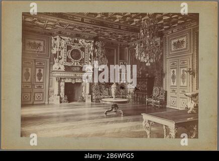 Interno del Palazzo di Fontainebleau (Château) (oggetto del titolo) Tipo Di Proprietà: Fotografie numero articolo: RP-F 00-8134 Iscrizioni / marchi: Numero, recto: 'No. 727'naam, recto in basso a sinistra, in rilievo, 'IEUSEMENT PHOTOGRAPHE'opschrift, recto in basso a destra, in rilievo,' MONUMENTI HISTORIQUES'naam, recto, stampato, 'ART BOEKHANDEL J. A. G. DE LEUR PHOTO DIG - EDITORE Huigens PARK, 40b. Den HAAG.' collector's mark , vero, timbrato: Lugt 3937 Produttore : fotografo: Médéric Mieusement (proprietà in elenco) Fabbricazione Luogo: Palais de Fontainebleau dating: CA. 1875 - ca. 1900 Caratteristiche Fisiche: Album Foto Stock