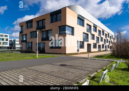 Potsdam, Germania. 11th Mar, 2020. L'Istituto Fraunhofer per la terapia cellulare (IZI) e l'Immunologia (Istituto Per Bioanalytics e Bioprocessi) di Potsdam-Golm. Credito: Soeren Stache/dpa-Zentralbild/ZB/dpa/Alamy Live News Foto Stock