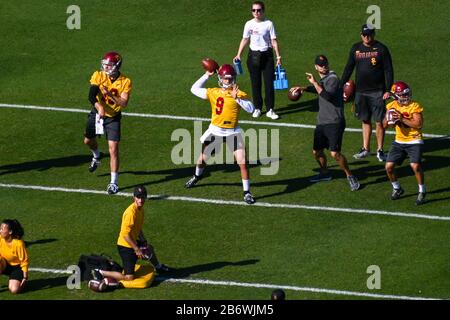 California meridionale Trojans quarterback Kedon Slovis (9) lancia la palla durante il primo giorno di primavera pratica, Mercoledì, 11 Mar 2020, a Los Angeles. California, Stati Uniti. (Foto di IOS/Espa-Images) Foto Stock