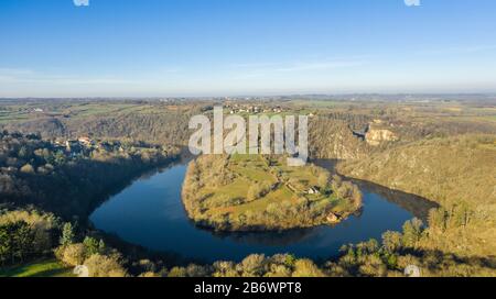 Francia, Indre, Berry, Creuse Valley, Badecon le Pin, Creuse River meander (vista aerea) // Francia, Indre (36), Berry, vallée de la Creuse, Badecon-le- Foto Stock