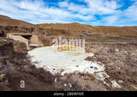 Inquinamento ambientale causato dai rifiuti domestici Foto Stock