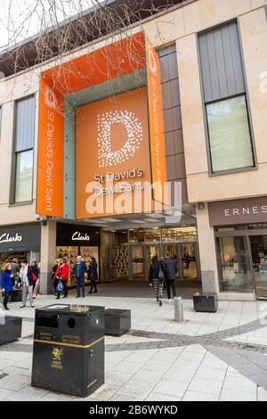 Ingresso al centro commerciale St David's, Queen Street, Cardiff, South Wales, Regno Unito Foto Stock