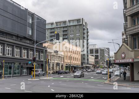 Wellington, NUOVA ZELANDA - Novembre 13 2019: Paesaggio urbano con vari stili ed edifici di età sulla grande strada Taranaki nel centro, girato in nuvoloso luminoso Foto Stock