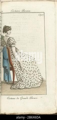 Journal des Dames et des Modes, Costume Parisien, 1805, An 13 (590) Costume de Grande Parure Zittende vrouw in 'Costume de Grande Parure': Japon met pofmoutwtjes, met patroon van bloemetjes. Lange witte handschoenen. ALS sieraden oorbellen, een hallsketting en een armband die om de bovenarm zit. Op het hoofd een cofano MET van voren een coque 'plissé en gueule de loup' .... Over de stoelleuning hangt een grote blauwe omslagdoek. De prent maakt deel uit van het modetijdschrift Journal des Dames et des Modes, uitgegeven porta Pierre de la Mésangère, Parijs, 1797-1839 Produttore : Pentmaker: Anon Foto Stock