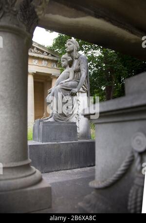 Tombe e monumenti al West Norwood Cemetery, utilizzato per la prima volta nel 1837. Foto Stock