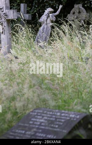 Tombe e monumenti al West Norwood Cemetery, utilizzato per la prima volta nel 1837. Foto Stock