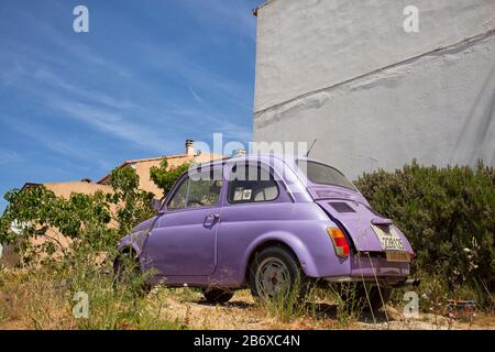 Bella Fiat 500 viola vintage italiana (cinquecento) Foto Stock