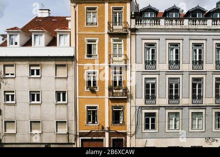 edificio di appartamenti a lisbona Foto Stock