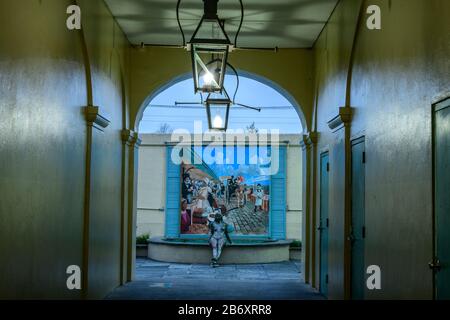 USA, Deep South, Louisiana, New Orleans, French Quarter, Courtyard at Decatur Street *** Local Caption *** USA, Deep South, Louisiana, New Orleans, F. Foto Stock