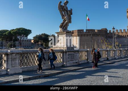 Roma, Italia. 11th Mar, 2020. La città si svuota di turisti e persone, le strade e i luoghi principali della capitale rimangono deserte a causa dell'emergenza sanitaria coronavirus che ha colpito tutta l'Italia a Roma, Italia, l'11 marzo 2020. (Foto Di Gennaro Leonardi/Pacific Press/Sipa Usa) Credit: Sipa Usa/Alamy Live News Foto Stock