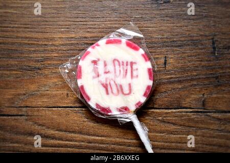 Lolli mit der Aufschrift ti amo, Symbolfoto Valentinstag Foto Stock