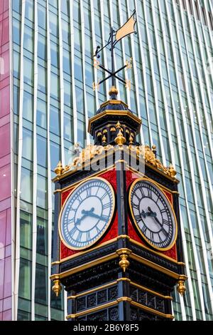 Inghilterra, Londra, Westminster, Victoria, Torre Dell'Orologio In Miniatura In Ghisa "Little Ben" Foto Stock