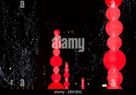 La mostra Shish-ka-buoy al Winter Lights 2020 al Canary Wharf di Londra, Regno Unito Foto Stock