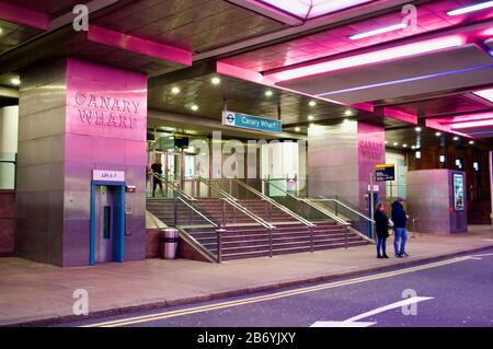 L'ingresso alla stazione DLR di Canary Wharf a Londra, Regno Unito Foto Stock