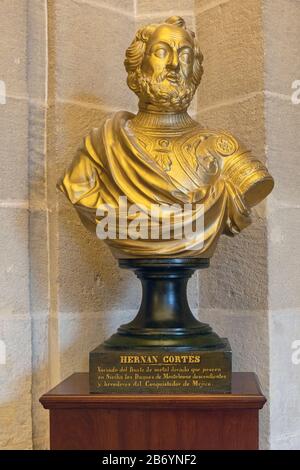 Busto dorato di Hertan Cortes, 1485 - 1547. Conquistador spagnolo, responsabile della conquista del Messico. Busto in mostra in archivio Generale de Foto Stock