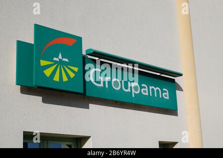 Bordeaux , Aquitaine / Francia - 12 04 2019 : Groupama logo firma ufficio negozio agenzia di assicurazioni francese Foto Stock