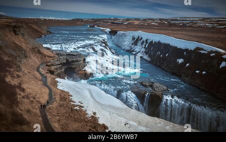 Il paesaggio della cascata Gullfoss, situato nella strada del Gloden Circle nel sud-ovest dell'Islanda Foto Stock