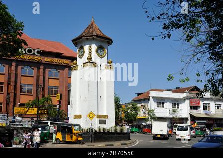 Sri Lanka, Kandy, città vecchia, torre dell'orologio Foto Stock