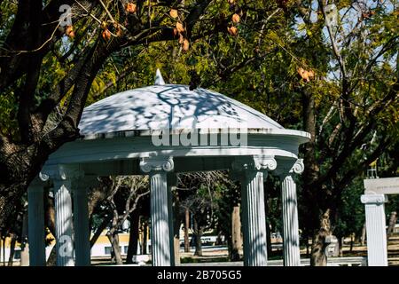 Paphos Cipro 11 marzo 2020 Vista della piazza del municipio a Paphos nel pomeriggio Foto Stock