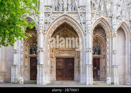 Francia, Normandia, Dipartimento Della Senna Marittima, Rouen. Ingresso al portale anteriore della chiesa di Eglise Saint-Maclou. Foto Stock