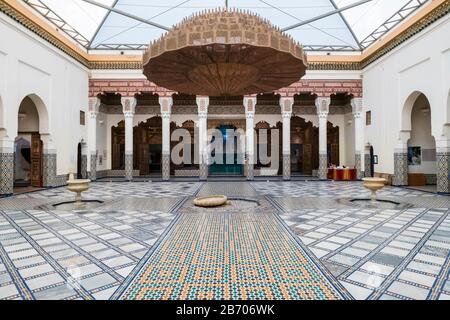 Marocco, Marrakech-Safi (Marrakech-Tensift-El Haouz), Marrakech. Museo di Marrakesh, ospitato nel Palazzo Dar Menebhi del 19th secolo. Foto Stock