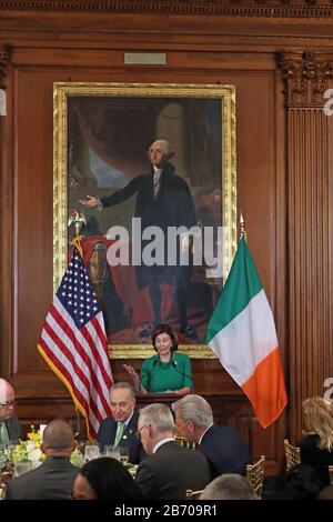 Nancy Pelosi, speaker della Camera dei rappresentanti degli Stati Uniti, ospita il pranzo del Speaker???s sulla Capitol Hill a Washington DC durante la visita del Taoiseach negli Stati Uniti. Foto Stock