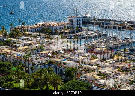 Vista sul porto di Puerto de Mogán a Gran Canaria Foto Stock