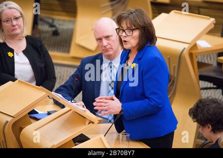 Edimburgo, Regno Unito. 12th Mar, 2020. Nella foto: Jeane Freeman MSP - Ministro del Gabinetto per la Salute e lo Sport. Dichiarazione Urgente: Nuovo Coronavirus Covid-19 Update Credit: Colin Fisher/Alamy Live News Foto Stock