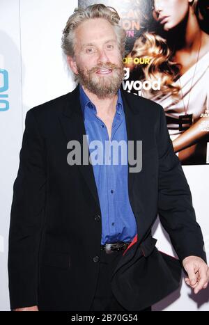 Michael Douglas ai Young Hollywood Awards annuali della 8th rivista Hollywood Life Magazine tenuti al Henry fonda Music Box Theatre di Hollywood, California. L'evento si è svolto domenica 30 aprile 2006. Photo by: SBM / PictureLux - All Rights Reserved - file Reference N° 33984-2381SBMPLX Foto Stock