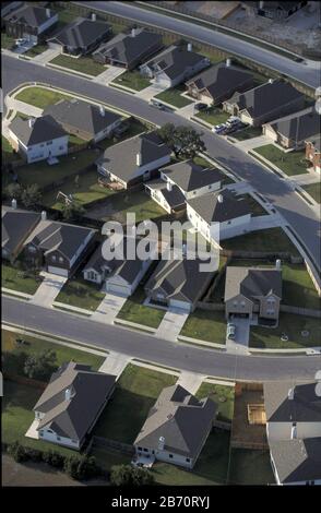 Austin, Texas USA, Agosto 2001: Espansione urbana: Nuove case nel nord-est di Austin si accerchiano su terreni agricoli. ©Bob Daemmrich Foto Stock