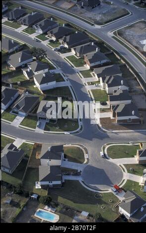 Austin, Texas USA, Agosto 2001: Espansione urbana: Nuove case nel nord-est di Austin si accerchiano su terreni agricoli. ©Bob Daemmrich Foto Stock