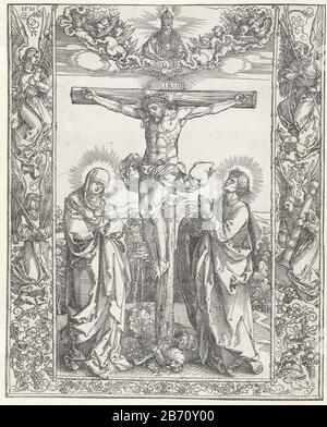 Kruisiging Cristo sulla croce. A destra è Maria, sua sinistra Giovanni Evangelista. Nel cielo, Dio appare circondato da angeli. L'insieme nella lista ornamentale degli angeli che la passione implementa vasculen. Produttore : stampatore: Albrecht Dürer Luogo di produzione: Nürnberg Data: 1516 caratteristiche Fisiche: Legno blocco materiale: Carta Tecnica: Legno blocco dimensioni: Immagine: H 276 mm × W 221 mmToelichtingIllustratie per un Messale (Messale di Eichstatt, Norimberga : Hieronymus Höltzel, 1517). Klinkert, C. Oggetto: Cristo crocifisso con Maria e Giovanni su entrambi i lati della croce; Holyrood Sing Foto Stock
