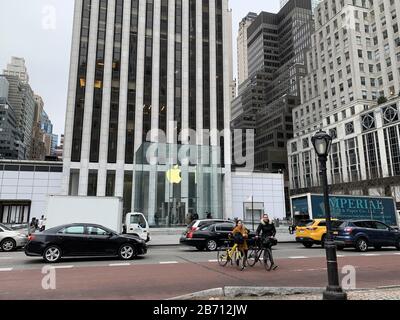 Internacional, Nova York, Eua. 12th Mar, 2020. (New).Empty New York City a causa di Coronavirus.March 12, 2020, Manhattan, New York, USA: Alcune strade, treni e soprattutto Central Park sono con poche persone che si muovono a causa di Coronavirus.Credit: Niyi Fote /Thenews2 Credit: Niyi Fote/TheNEWS2/ZUMA Wire/Alamy Live News Foto Stock