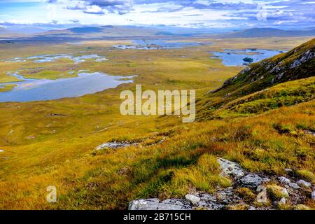 Rannoch Moor, una distesa di brughiere, laghi e montagne nelle Highlands scozzesi Foto Stock