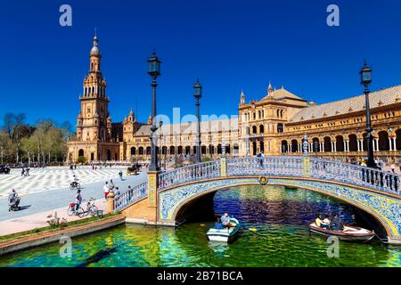 Padiglione in Plaza de España nel Parque de María Luisa, Siviglia, Andalusia, Spagna Foto Stock