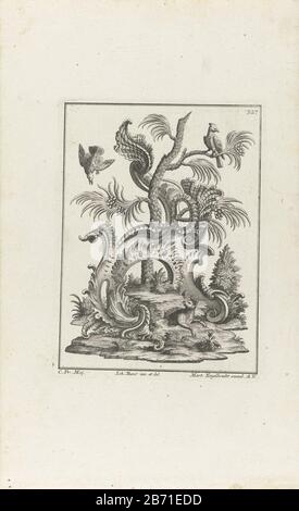 Landschap met een vos en vogels Rocailles met dieren (seriettel) la volpe esce dal suo buco. Il seme è intrecciato con un albero di palma. Dentro e intorno all'albero due uccelli. In alto a destra 327 genummerd. Produttore : stampatore: Anonimo al disegno: Johann Baur (edificio elencato) editore Martin Engelbrecht (proprietà elencata) fornitore di privilegio sconosciuto (proprietà elencata) Luogo di produzione: Augsburg Data: 1719 - 1749 caratteristiche Fisiche: Materiale di incisione: Tecnica della carta: Dimensioni di incisione: Bordo della piastra: H 206 mm × W 155 mm Oggetto: bestie di rapaci, animali predatori: volpi: Foto Stock