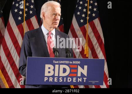 Wilmington, DE, Stati Uniti. 12th Mar, 2020. :Ex Vice President, Joe Biden dando un discorso sulla lotta contro Coronavirus all'Hotel Du Poet a Wilmington, Delaware 12 marzo 2020 Credit: : Star Shooter/Media Punch/Alamy Live News Foto Stock