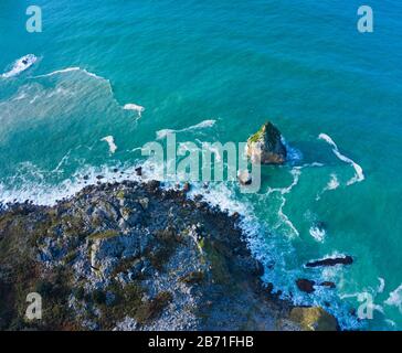 Veduta aerea del paesaggio costiero nella Valle di Liendo, Liendo, Mar Cantabrico, Cantabria, Spagna, Europa Foto Stock