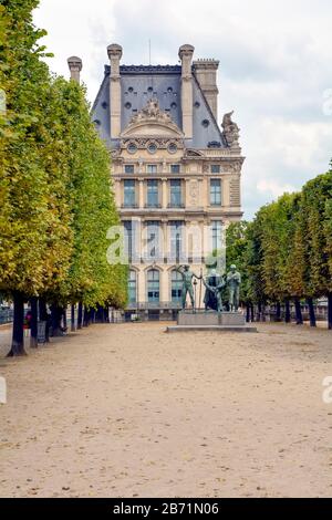 Jardin des Tuileries e la scultura Les Fils de Caïn a Parigi, Francia Foto Stock