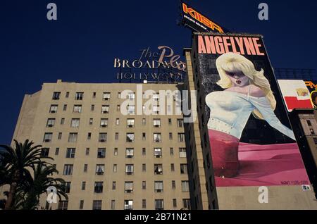 Los Angeles, il Broadway departement store, il Plaza Hotel, Angelyne affissioni, Vine Street e Sunset Boulevard Foto Stock