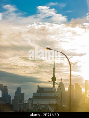 Tramonto sulla CN Tower a Toronto Foto Stock