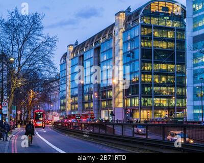 Wellcome Trust HQ Euston Rd London - sede centrale del Wellcome Trust nel Gibbs Building al numero 215 di Euston Road London. Hopkins Architetti 2004. Foto Stock