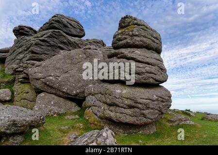 Granito Rocks A Saddle Tor, Haytor Down, Dartmoor, Devon, Regno Unito Foto Stock