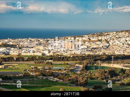 Splendida vista su Mosta e Valletta da Mdina Foto Stock